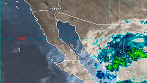 Huracán Kay se intensifica a categoría 2 y amenaza la península de Baja California en el Pacífico mexicano