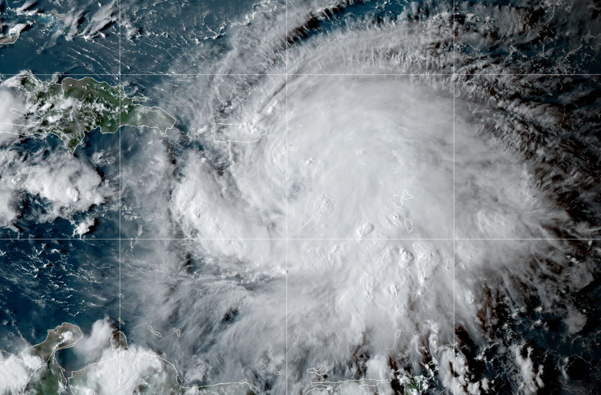 Puerto Rico está bajo aviso de huracán por la cercanía de la tormenta