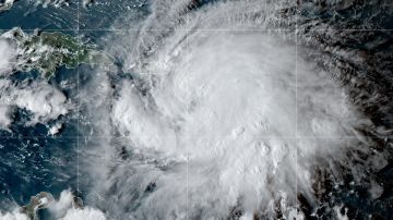 La tormenta tropical Fiona amenaza con fuertes lluvias, vientos e inundaciones a Puerto Rico.