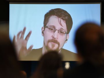 Vladimir Putin concede la ciudadanía rusa a Edward Snowden, exanalista de la CIA