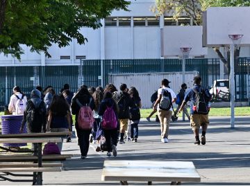 Students walk to their classrooms at a public middle school in Los Angeles, California, September 10, 2021. - Children aged 12 or over who attend public schools in Los Angeles will have to be fully vaccinated against Covid-19 by the start of next year, city education chiefs said September 9, 2021, the first such requirement by a major education board in the United States. (Photo by Robyn Beck / AFP) (Photo by ROBYN BECK/AFP via Getty Images)
