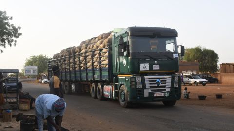 Explosión de bomba casera en Burkina Faso deja al menos 35 muertos y decenas de heridos