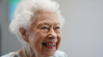 La reina Isabel II se encuentra bajo “supervisión médica” y “preocupa” su estado de salud