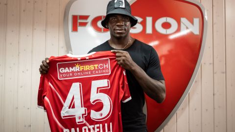 Mario Balotelli llegó en el mercado de verano al Sion FC.