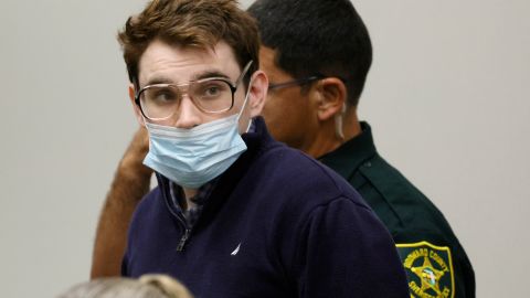 Autor de la matanza de Parkland sufrió daño fetal por alcohol, según defensa