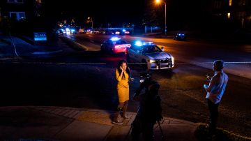 VIDEO: Reportera de noticias se derrumba durante transmisión sobre tiroteo que dejó 4 muertos en Memphis