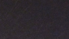 Un vehículo en las calles de Hollywood, California, durante el paso de la tormenta tropical Kay.