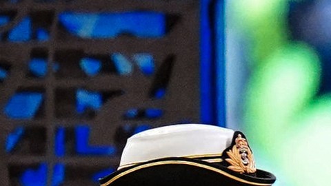 En fotos: el rey Carlos III encabeza el cortejo fúnebre de la reina Isabel II en Edimburgo