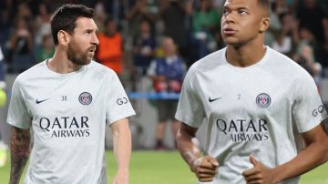Lionel Messi (i) y Kylian Mbappé (d) en el PSG.