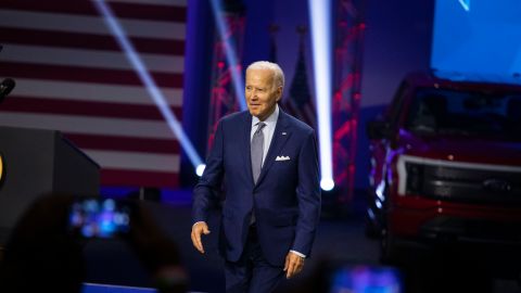 El presidente Biden presume los programas de su Gobierno para la población hispana.