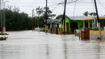 El huracán Fiona se estrelló contra Puerto Rico, cortando el suministro eléctrico y arrojando lluvias torrenciales.