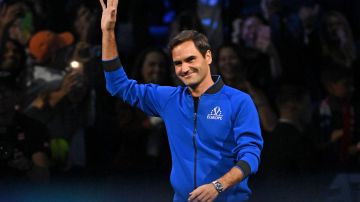 Roger Federer se despide del tenis tras una exitosa carrera.