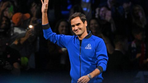 Roger Federer se despide del tenis tras una exitosa carrera.