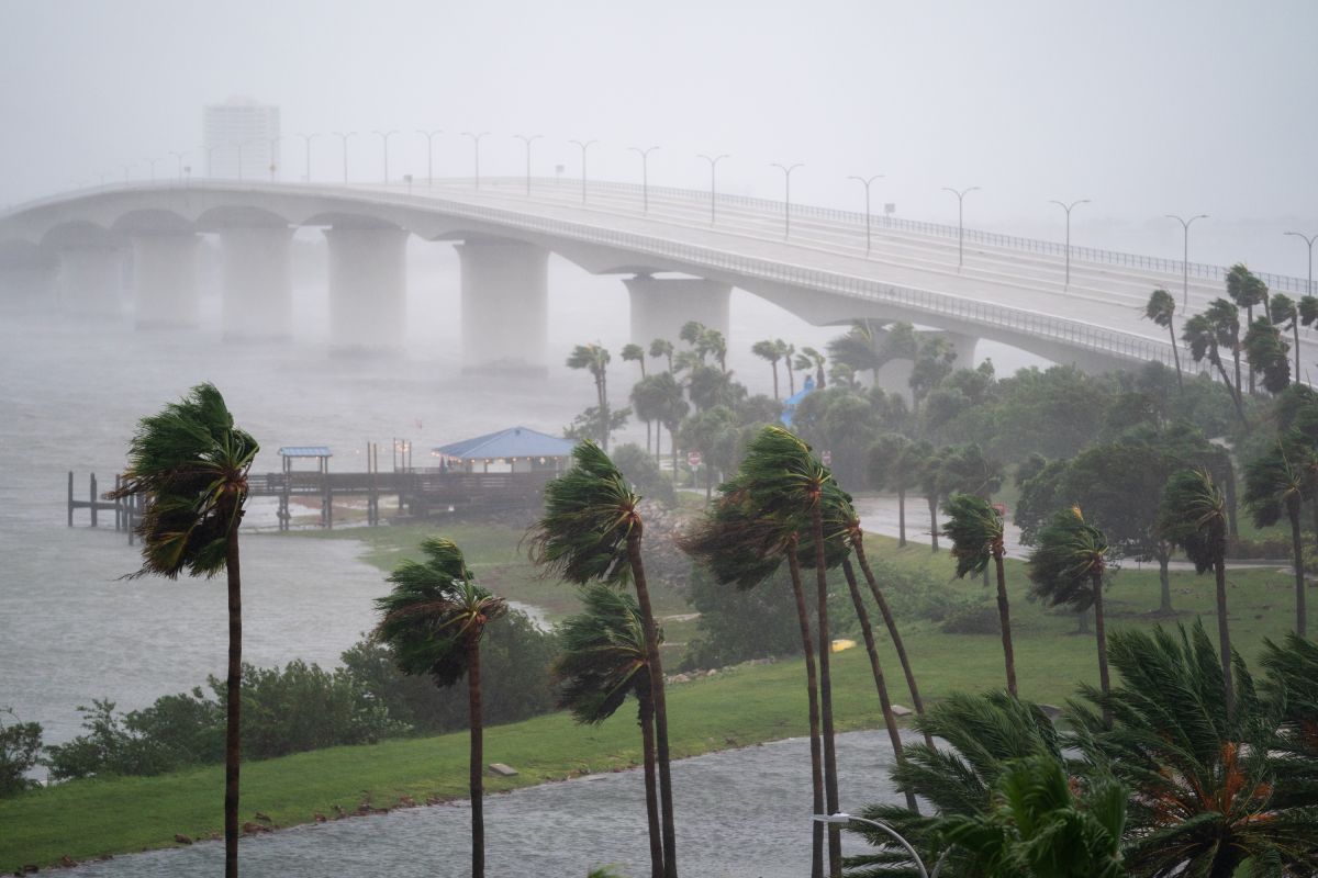 Hurricane Ian downgrades to Category 2 as it moves through Central Florida and Orlando