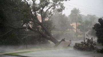 Huracán Ian deja sin electricidad a más de 600,000 de personas en Florida; cifra podría aumentar en horas