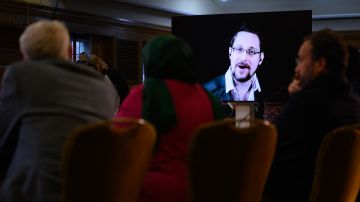 EE.UU. insiste en la extradición de Snowden pese a obtener ciudadanía rusa