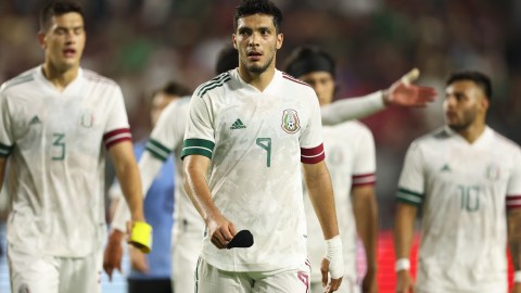 Raúl Jiménez, delantero mexicano.