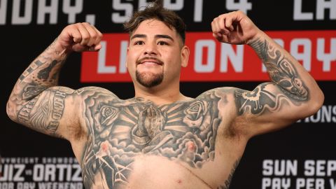 El boxeador mexicano superó el pesaje este sábado.