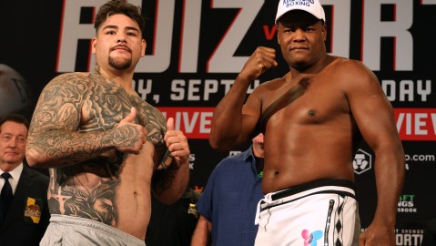 Andy Ruiz y Luis Ortiz durante la ceremonia de pesaje previa a su combate.