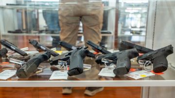 Visa, Mastercard, AmEx anuncian rastreos en ventas de tiendas de armas e identificar a tiradores
