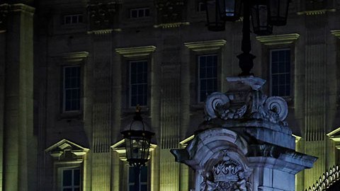 Los restos de la reina Isabel II llegan al palacio de Buckingham