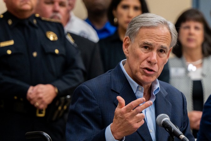 Gobernador de Texas, Greg Abbott, designa a cárteles mexicanos como organizaciones terroristas