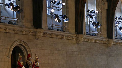 Féretro de la reina Isabel II es trasladado del palacio de Buckingham al Parlamento británico