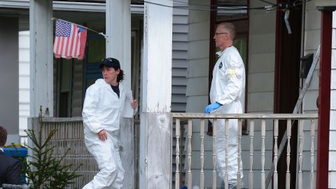 El FBI pidió a los vecinos que se sometieran a pruebas de polígrafo.