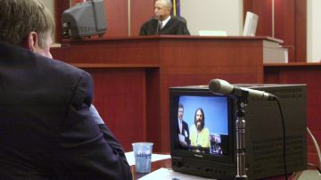 Brian Mitchell, secuestrador de Elizabeth Smart, aparece en video desde la cárcel durante su primera comparecencia ante el tribunal el 19 de marzo de 2003 en Salt Lake City, Utah.