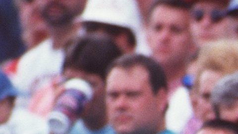 25 de junio de 1994: EL CÁMARA DE TV Y FOTOGRAFÍA EN EL TRABAJO DURANTE EL ST. LOUIS CARDINALS 3-1 VICTORIA SOBRE LOS CACHORROS EN WRIGLEY FIELD EN CHICAGO, ILLINOIS.