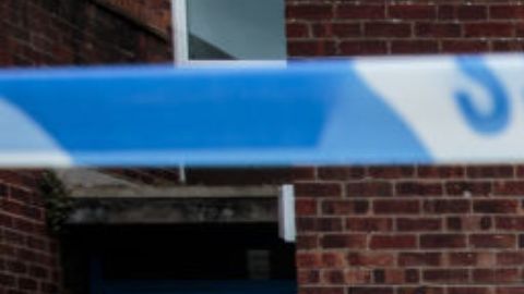 Hombre apuñala a su hijo, esposa y suegra, culpa al alcohol
