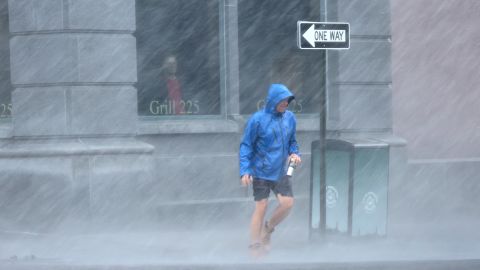 Huracán Ian regresa a tierra en Carolina del Sur y deja a isla Pawleys y Myrtle Beach bajo el agua