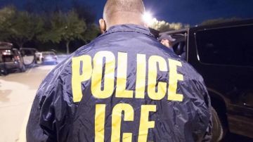 Agentes de ICE fueron criticados durante la Administración Trump por operar en tribunales.