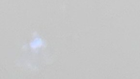 La diputada trans por Morena, Salma Luevano escucha a los migrantes. (Araceli Martínez/La Opinión)