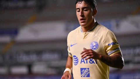 El futbolista detalló que lo abordaron a firmar un documento sin revisarlo.