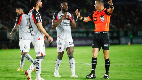 El conjunto rojinegro está peleando por no ser el peor campeón defensor.