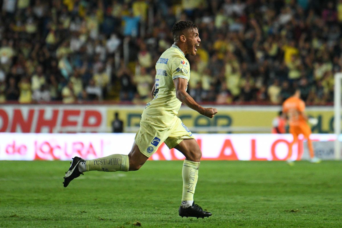 Jonathan dos Santos rompe en llanto al dedicarle su primer gol con América  a su padre fallecido - La Opinión