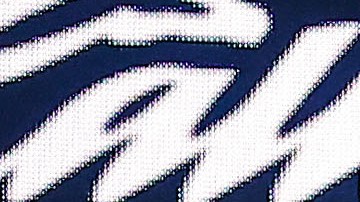 Una barra de Chivas ingresó al Estadio Azteca y encendió bengalas.