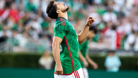 Henry Martín con la Selección de México.