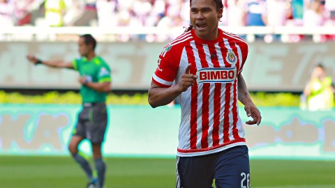 Carlos "Gullit" Peña durante su época como jugador de Chivas.