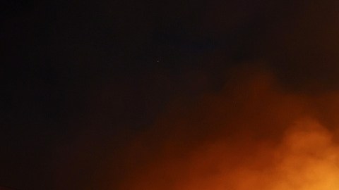 Incendio forestal en Valle de San Jacinto en California provoca 2 muertes, envuelve casas y obliga a evacuaciones