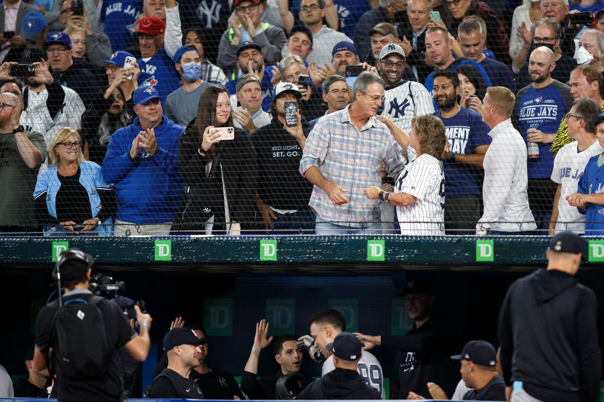 The reaction of the mother of Aaron Judge and Roger Maris Jr. before the historic home run 61 (Video)
