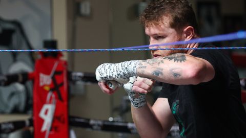 Saúl 'Canelo' Álvarez entrenando en su gimnasio de San Diego.