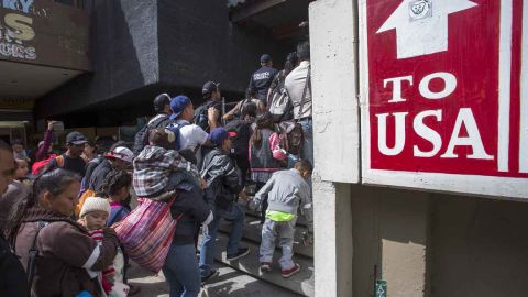 La ola de inmigrantes no cesa