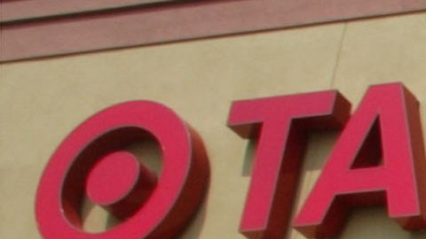Madre y su hijo son secuestrados en un estacionamiento de Target mientras guardaban las compras
