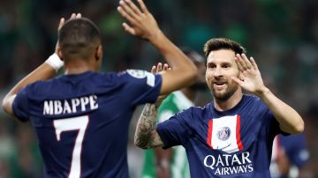 Messi y Mbappé celebran un gol contra el Macabbi Haifa.
