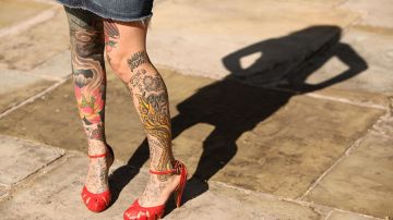 Mujer acusa discriminación por tener toda la cara tatuada No consigo empleo