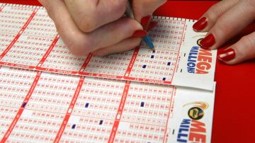 Mujer de Massachusetts ganó $1 millón de dólares con billete de lotería que le regaló su suegra en su cumpleaños
