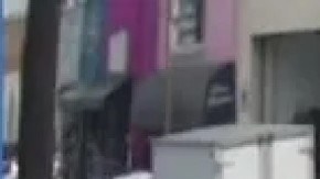 Mujer desnuda acusada de robo