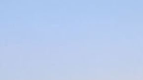 Mujer salva a una bebé que dejó de respirar a bordo de un avión en pleno vuelo